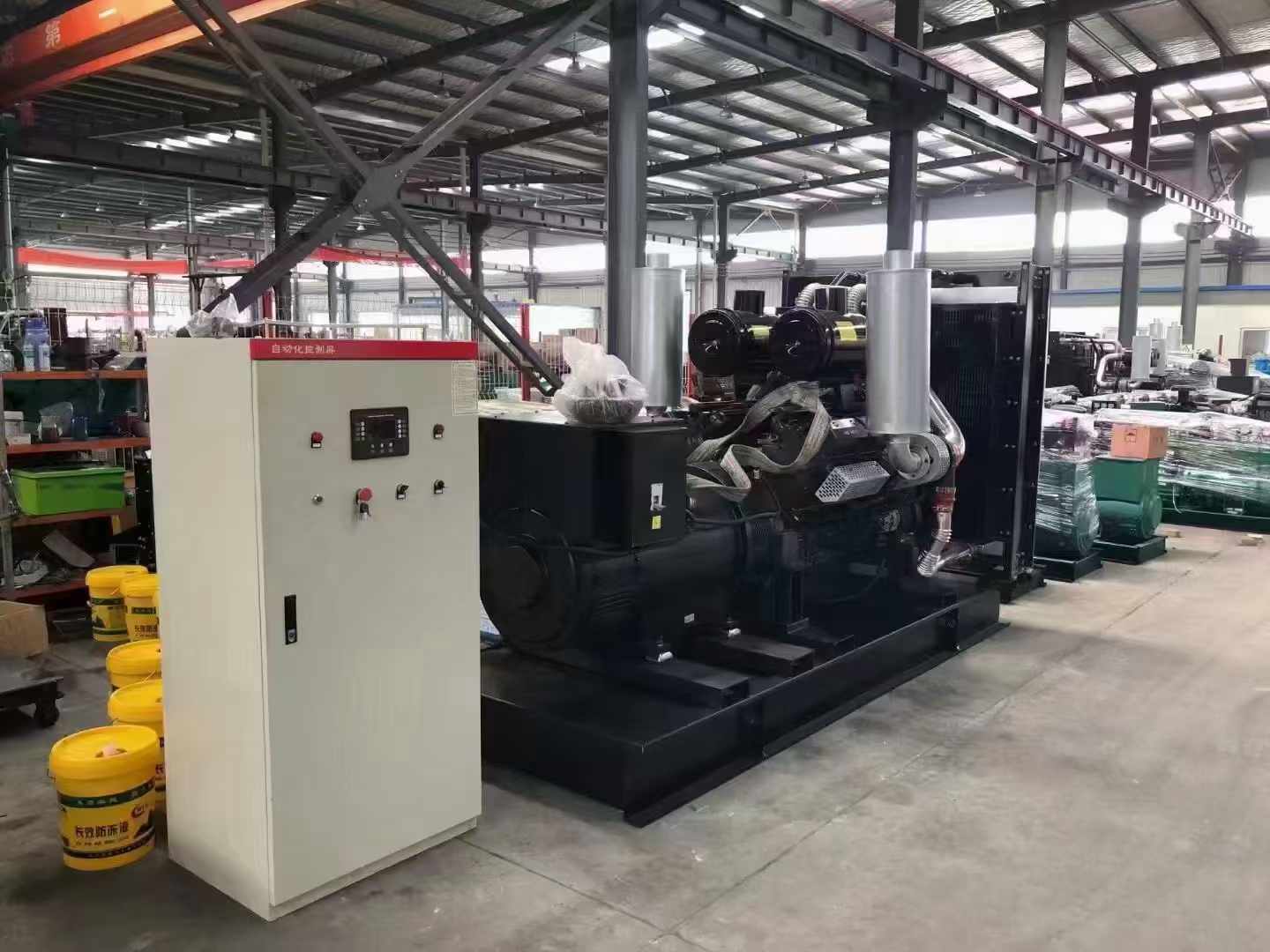 小店柴油发电机运行时的噪音和振动水平如何？
